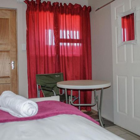 Oceanlife Guesthouse And Restaurant Luederitz Extérieur photo