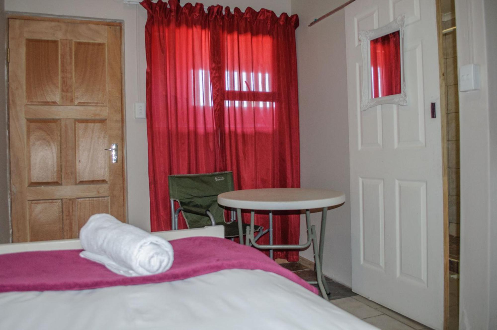 Oceanlife Guesthouse And Restaurant Luederitz Extérieur photo